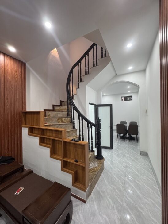BÁN NHÀ GIÁI PHÓNG, KIM ĐỒNG, Ô TÔ ĐỖ CỬA,DT 40M2, 8.98 TỶ
