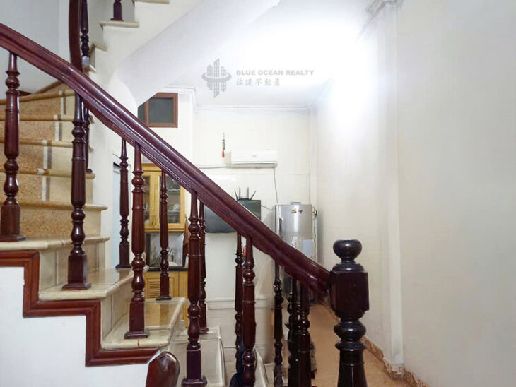 Cần tiền bán nhà 44m² x 4 tầng chắc chắn, mặt tiền 3.7m Lạc Long Quân, phường Nghĩa Đô, Cầu Giấy,