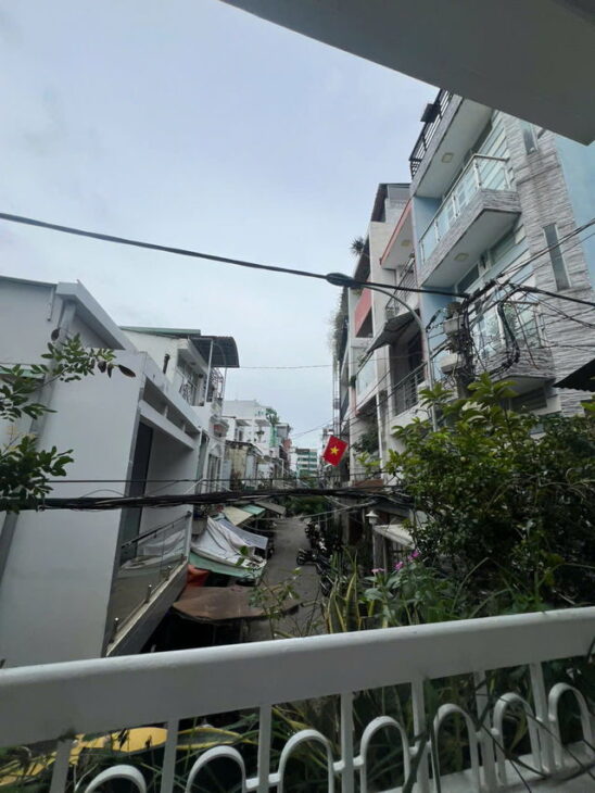 Nhà Mới 2 Tầng Cách mặt Tiền 15M Hẻm Thẳng Xe Hơi Sổ Vuông 45m2 Gía4,53 Tỷ Thương Lượng