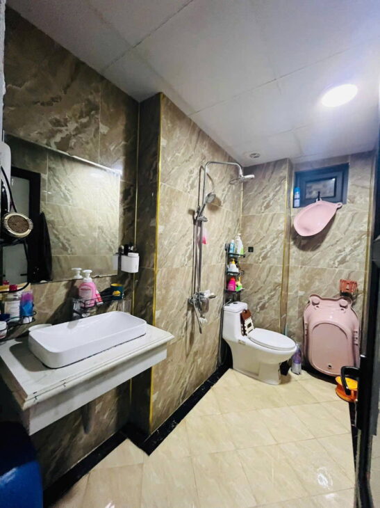 Chính chủ bán gấp nhà mới, ô tô sát, Ngõ 1 Bùi Xương Trạch. DT: 43m2 – 5 tầng. 7,65 tỷ.