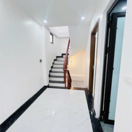 NHÀ MỚI KÍNH COONG- OTO NGỦ TRONG NHÀ – KINH DOANH NHỎ – DỌN VÀO Ở LUÔN CHỈ NHỈNH 5 TỈ