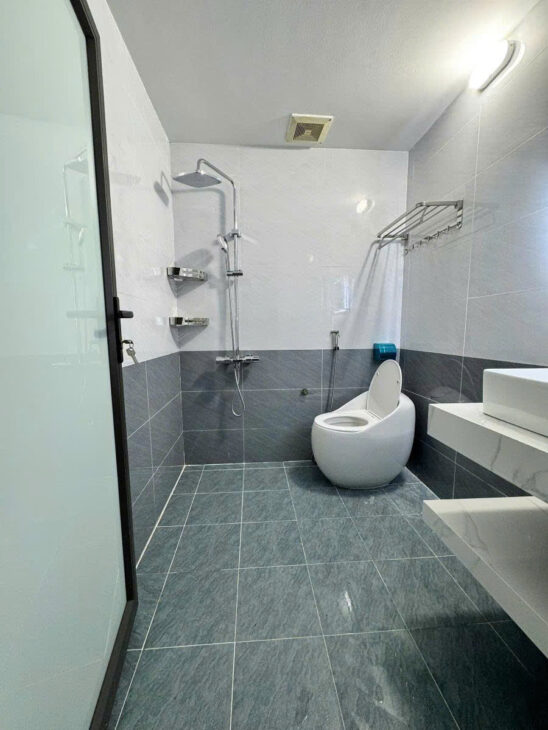 Đống Đa – Tôn Đức Thắng – Khâm Thiên – Ngõ rộng – 32 m – 4 Tầng – 4 PN – 5,6 tỉ.