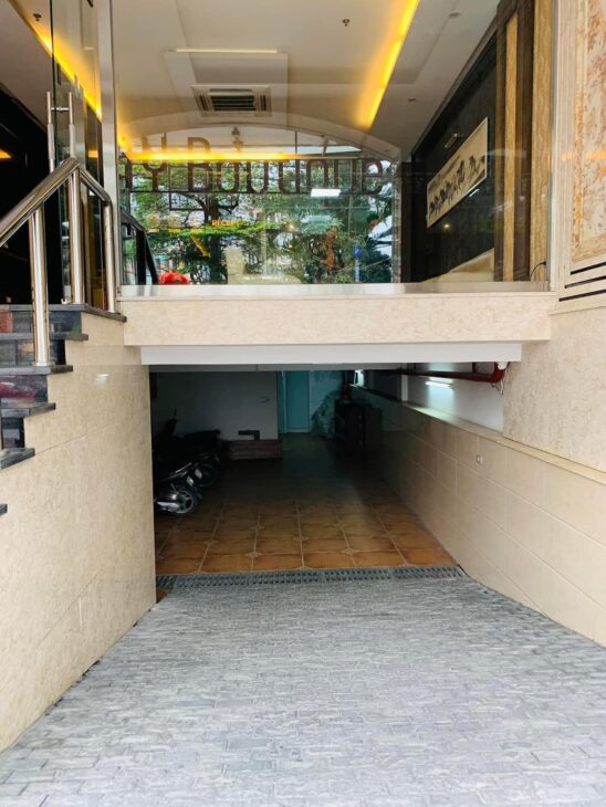 Bán Tòa Khách Sạn Phố Trần Duy Hưng,Ngõ Ôtô View hồ 150m/7Tầng (Có Hầm) 68 Tỷ