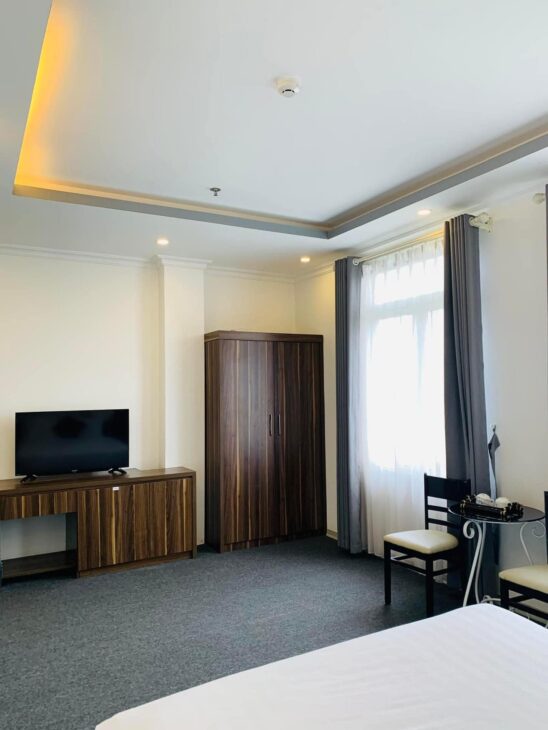 Bán Tòa Khách Sạn Phố Trần Duy Hưng,Ngõ Ôtô View hồ 150m/7Tầng (Có Hầm) 68 Tỷ