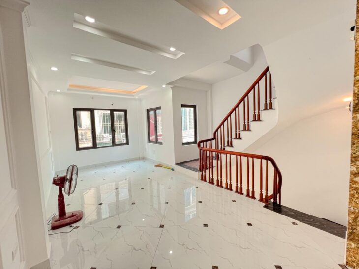 BÁN NHÀ HOÀNG LIỆT – Ô TÔ VÀO NHÀ – VIEW HỒ – THANG MÁY – 50M² – 12.5 TỶ