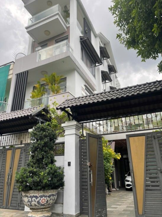 BÁN GẤPBIỆT THỰ XANH GIỮA LÒNG THÀNH PHỐ-GARA XE HƠI – CÔNG VIÊN TRƯỚC NHÀ – 4 TẦNG – 146M2 (8❌18)