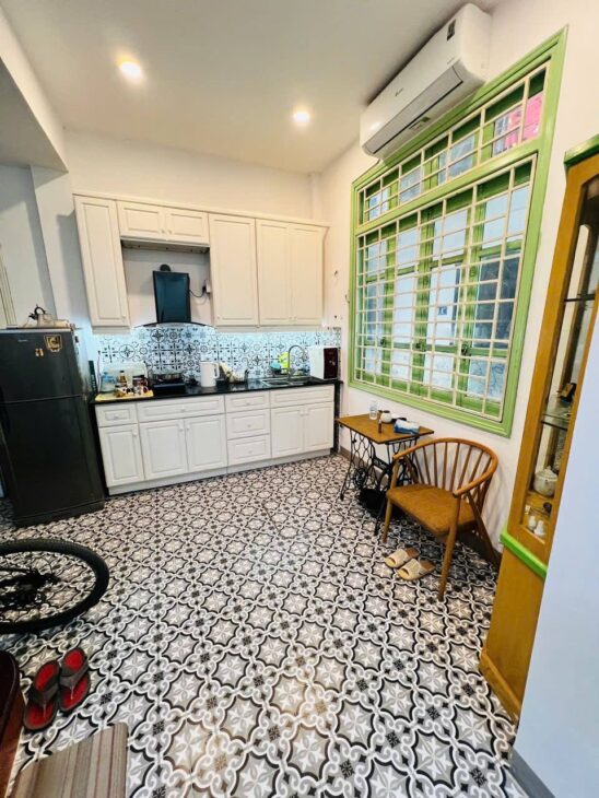 ????????Ngõ to, Nhà dân xây Trần Thái Tông, Cầu Giấy 40m 4T, gần Ô tô, chỉ 8.8 Tỷ