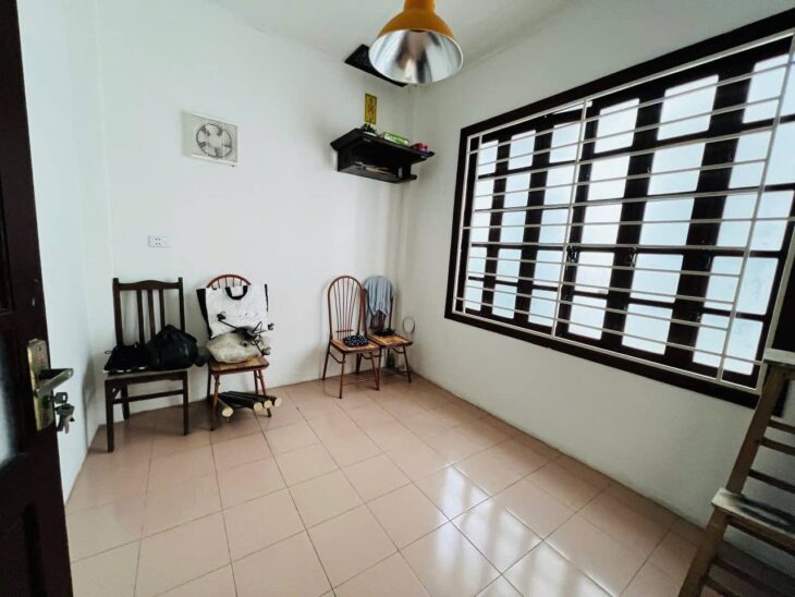 ????????Ngõ to, Nhà dân xây Trần Thái Tông, Cầu Giấy 40m 4T, gần Ô tô, chỉ 8.8 Tỷ