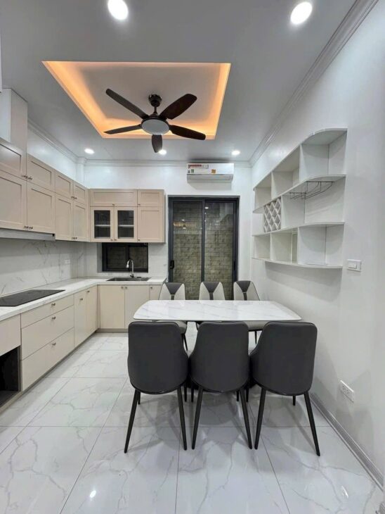 NGUYỄN VĂN CỪ nhỉnh 11 tỷ PHÂN LÔ Ô TÔ NGÕ THÔNG,LONG BIÊN HÀ NỘI