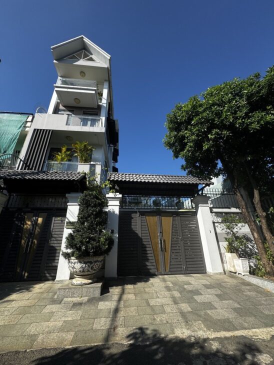 BÁN GẤPBIỆT THỰ XANH GIỮA LÒNG THÀNH PHỐ-GARA XE HƠI – CÔNG VIÊN TRƯỚC NHÀ – 4 TẦNG – 146M2 (8❌18)