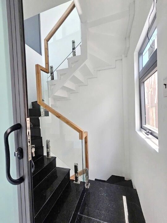 Nhà góc mới 3 tầng sát đường Nguyễn Duy P12Q8. Giá: 3.6 tỷ TL