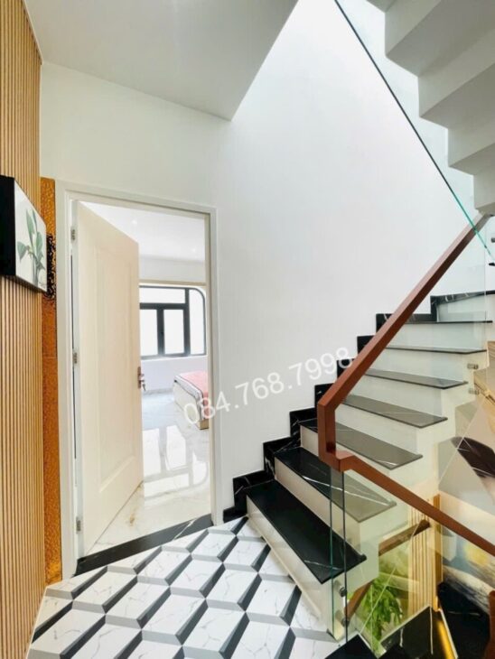 BÁN NHÀ 4 TẦNG, 5.7×8, 4 PHÒNG NGỦ, GÒ VẤP – GIÁ HỜI 6.5 TỶ – VỊ TRÍ VÀNG LÊ VĂN THỌ