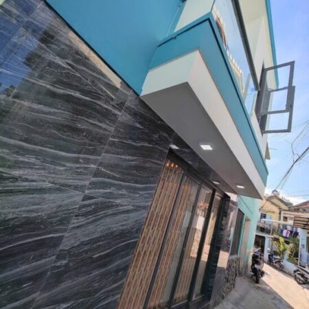 BÁN NHÀ MỚI THIẾT KẾ HIỂN ĐẠI TTTP 2 TẦNG HẺM 2/4 – VẠN THẠNH NHA TRANG