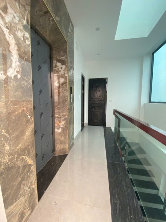 BÁN NHÀ PHÂN LÔ ĐẸP – THANG MÁY – Ô TÔ TRÁNH – ĐẶNG VŨ HỶ – LONG BIÊN – 11.5 TỶ – 0383 150 180