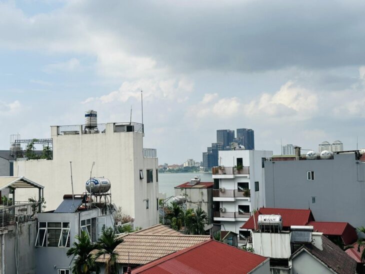 Bán nhà Võng thị thang máy dân xây view hồ tây 50m 7 tầng 14.8tỷ