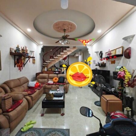 Bán nhà mặt phố Q.9, 77m², 7.4 tỷ, 3PN, sổ hồng