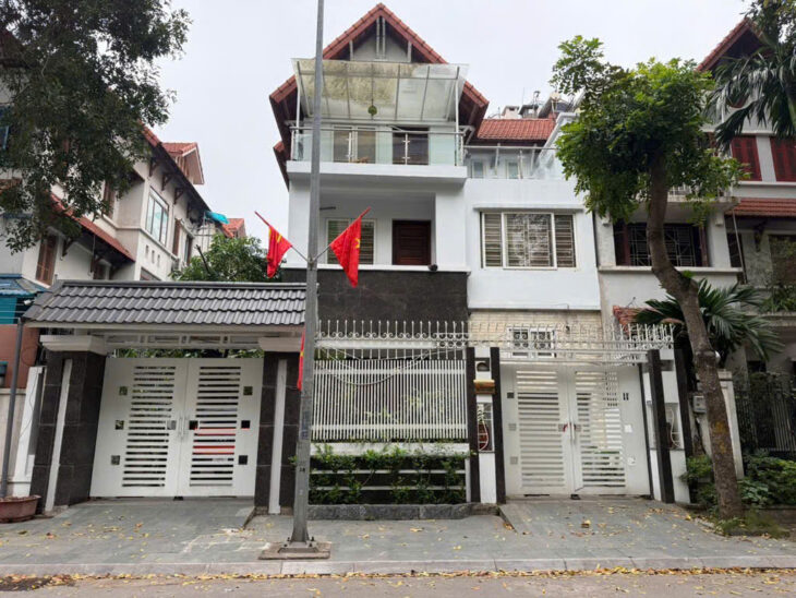 [GẤP] Bán nhanh BT bán đảo Linh Đàm view hồ lộng gió 200 m2 sổ đỏ giá rẻ 46 tỷ