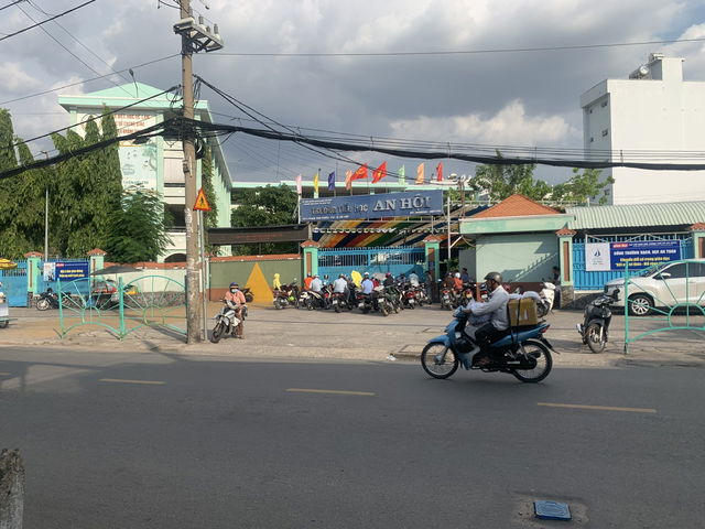 Nhà Mới 3Tầng Cách mặt Tiền 15M Hẻm Thẳng Xe Hơi Sổ Vuông 83m2 Gía 6,5 Tỷ Thương Lượng