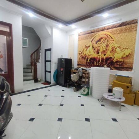 Chính chủ bán gấp nhà mới, ô tô sát, Ngõ 1 Bùi Xương Trạch. DT: 43m2 – 5 tầng. 7,65 tỷ.