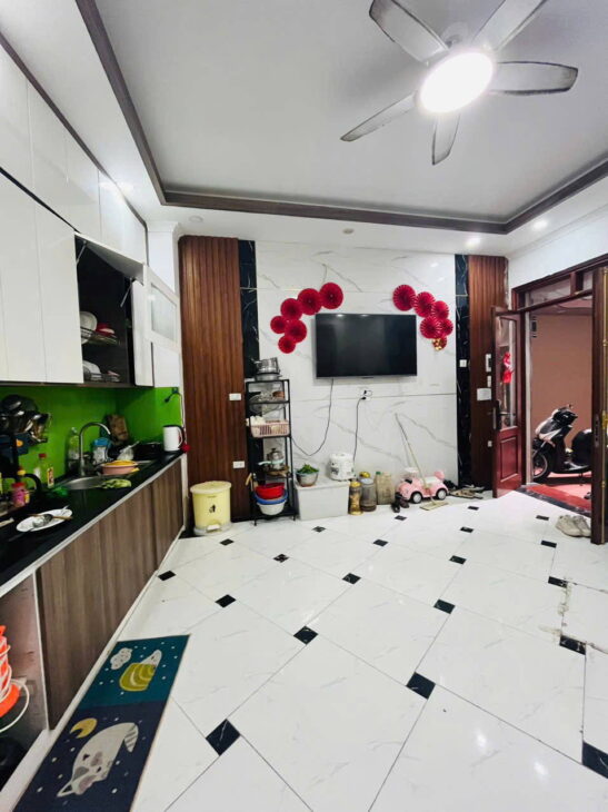 Chính chủ bán gấp nhà mới, ô tô sát, Ngõ 1 Bùi Xương Trạch. DT: 43m2 – 5 tầng. 7,65 tỷ.