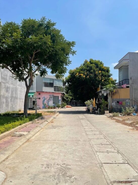 BÁN LÔ 85,5 M2 NGANG 5,5 M2 ĐỐI DIỆN CÔNG VIÊN GIÁ 2TY 550