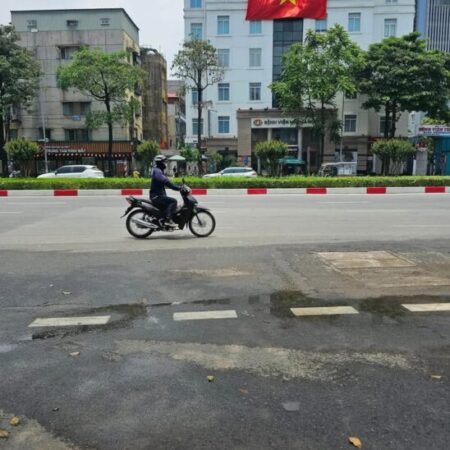 PHÂN LÔ HUỲNH THÚC KHÁNG, ĐỐNG ĐA 42M – 6 TẦNG – MT 4.1M – KINH DOANH VĂN PHÒNG – Ô TÔ ĐỖ TRONG NHÀ