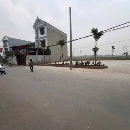 BÌA LÀNG PHÚC HẬU – DỤC TÚ- TRỤC KINH DOANH SẦM UẤT ĐỪNG 3 Ô TÔ TRÁNH GẦN VIN CỔ LOA DDUONGF DẪN