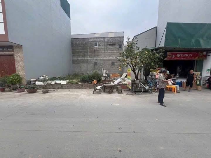 BÌA LÀNG PHÚC HẬU – DỤC TÚ- TRỤC KINH DOANH SẦM UẤT ĐỪNG 3 Ô TÔ TRÁNH GẦN VIN CỔ LOA DDUONGF DẪN
