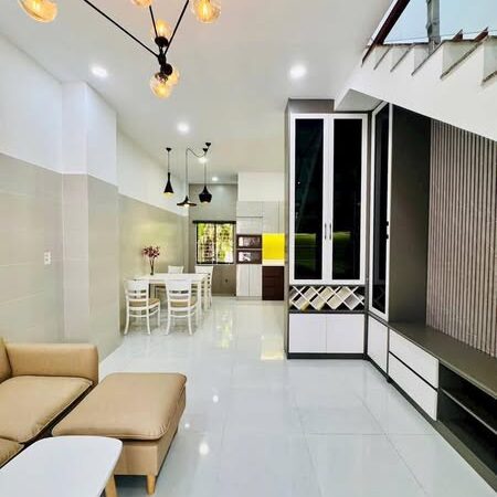 Gần chợ Vườn Lài ngã tư ga hẻm ô tô nhà ngon vào ở ngay nhìn là thích