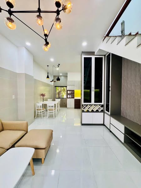 Gần chợ Vườn Lài ngã tư ga hẻm ô tô nhà ngon vào ở ngay nhìn là thích