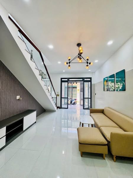 Gần chợ Vườn Lài ngã tư ga hẻm ô tô nhà ngon vào ở ngay nhìn là thích