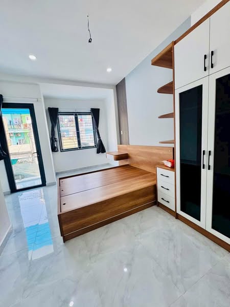 Gần chợ Vườn Lài ngã tư ga hẻm ô tô nhà ngon vào ở ngay nhìn là thích