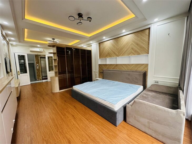 Bán Nhà 6 Tầng Thang Máy – Ngõ 106 Hoàng Quốc Việt – 50m², MT 4.5m – Ô Tô Tránh – Chỉ 25.8 Tỷ!