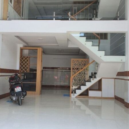 Bán nhà mặt phố Võ Văn Hát, Q.9, 60m², 4 tầng, 6.1 tỷ, sổ hồng