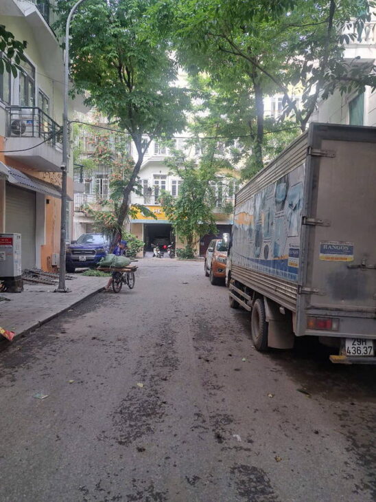 khu vực phân lô Văn Phú , Hà Đông,mặt tiền rộng, nhà thiết kế hiện đại , nội thất cao cấp, có thang