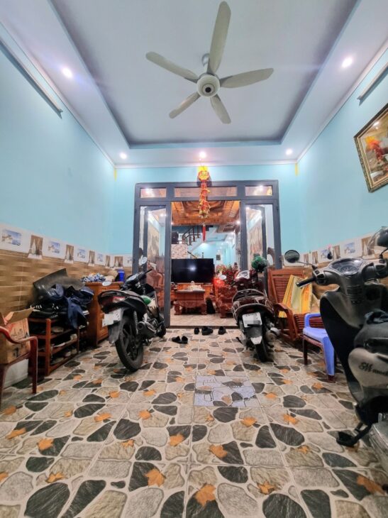 Bán nhà 3 Tấm ĐẸP Dĩ An,nội thất toàn Gõ Đỏ xìn xò con bò,nhà dành cho ĐẠI GIA