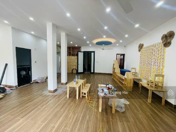 Bán nhà Trần Quốc Hoàn – 98m MT 9m Ô Tô Tránh Vỉa Hè Kinh Doanh VP Nhà đẹp Dân xây