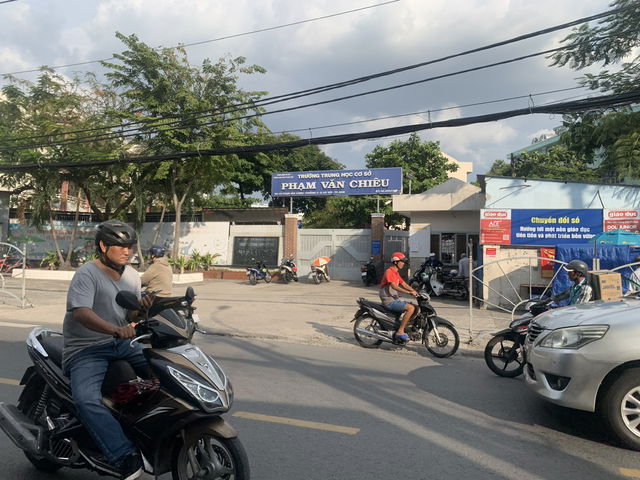 Nhà Mới 3Tầng Cách mặt Tiền 15M Hẻm Thẳng Xe Hơi Sổ Vuông 83m2 Gía 6,5 Tỷ Thương Lượng