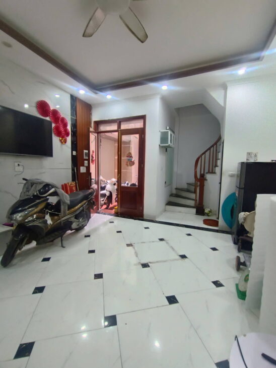 Chính chủ bán gấp nhà mới, ô tô sát, Ngõ 1 Bùi Xương Trạch. DT: 43m2 – 5 tầng. 7,65 tỷ.