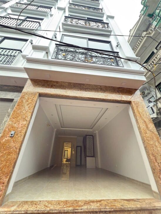 Bán Nhà 7 Tầng Thang Máy – Ngõ 68 Cầu Giấy – 42m² – MT 4m – Trung Tâm – Chỉ 12.2 Tỷ!
