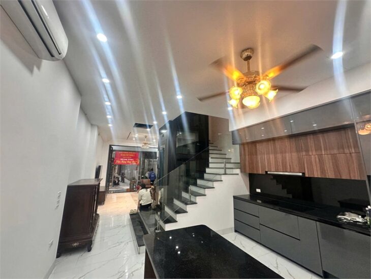 Bán Nhà Ngõ 205 Xuân Đỉnh – Ô tô Đỗ Cửa – 70m² x 4Tầng – MT 4.7m – Thang Máy – 21 Tỷ