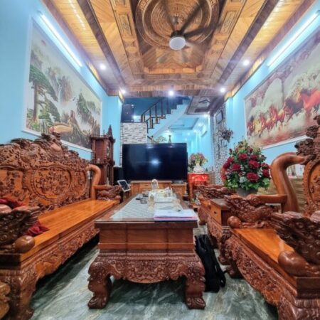 Bán nhà 3 Tấm ĐẸP Dĩ An,nội thất toàn Gõ Đỏ xìn xò con bò,nhà dành cho ĐẠI GIA