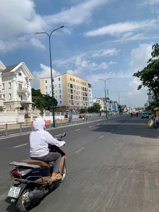 Bán nhà mặt tiền 50x100m giá 390 tỷ Đường Dương Quảng Hàm