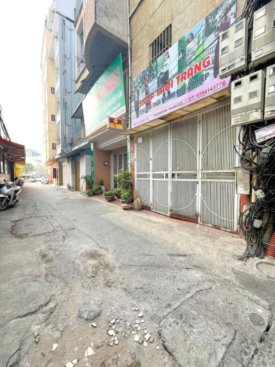 NGÕ Ô TÔ HOÀNG QUỐC VIỆT KINH DOANH.Diện Tích 52m2 3 tầng MT 4.1m Giá 18 tỷ