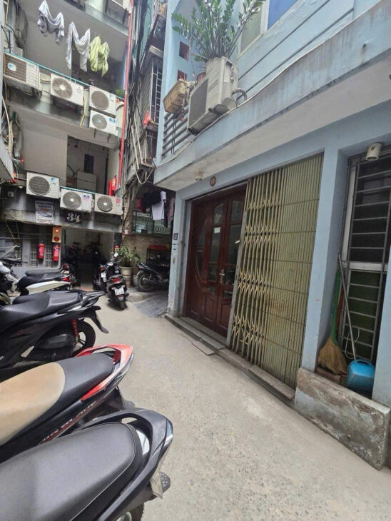 LÔ GÓC YÊN HOÀ – GẦN PHỐ DT 30m2 5 tầng mặt tiền 4m Giá 6.95 tỷ