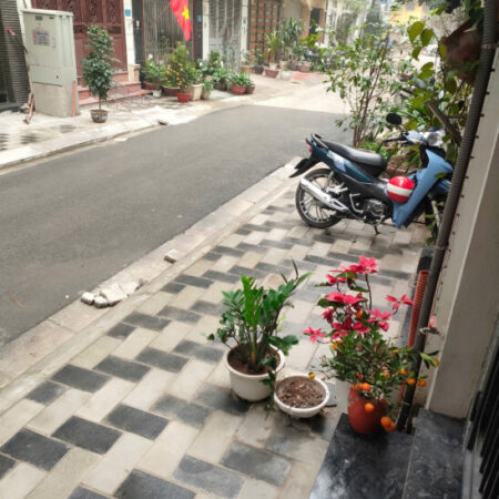 Bán nhà phân lô Hoàng Quốc Việt, ô tô vòng quanh, vỉa hè 44m, 5 tầng, giá 15,3 tỷ