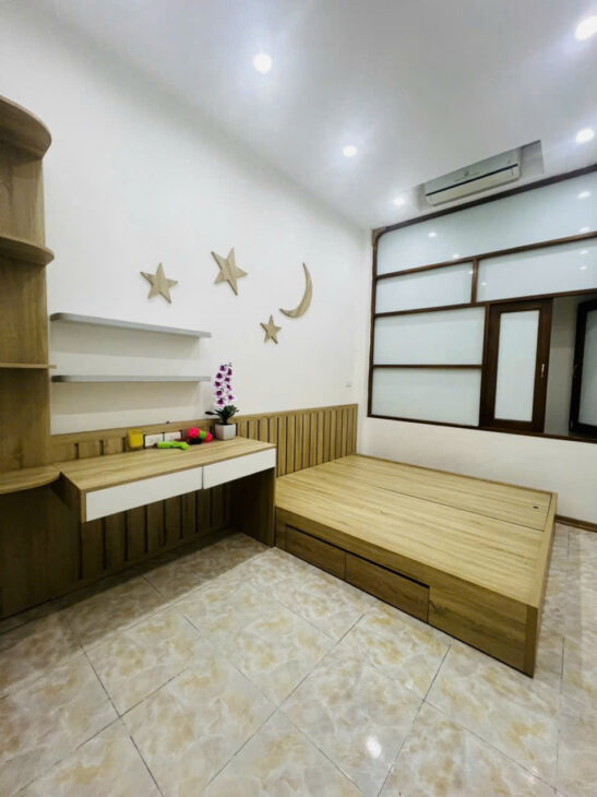 Bán nhà phân lô Hoàng Quốc Việt, ô tô vòng quanh, vỉa hè 44m, 5 tầng, giá 15,3 tỷ