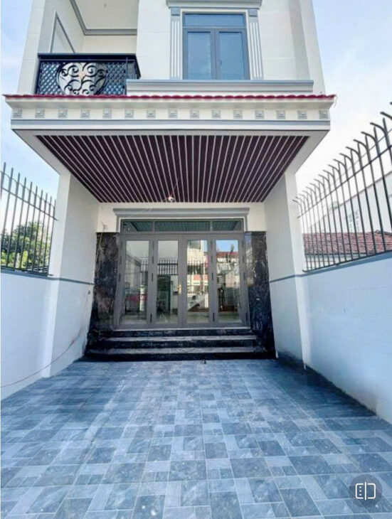 BÁN NHÀ MỚI XÂY 3 TẦNG HẺM Ô TÔ ĐƯỜNG 23/10, XÃ VĨNH HIỆP, TP. NHA TRANG Gia 3 ty 950