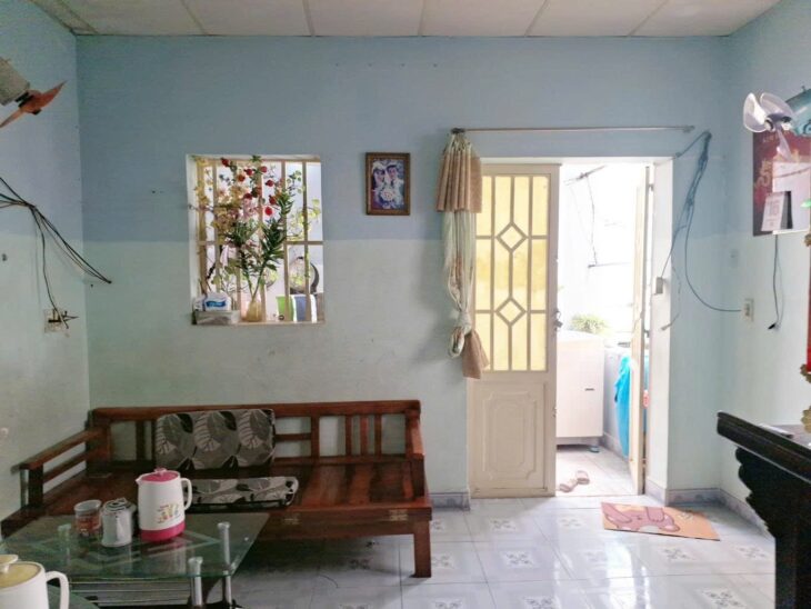 NHÀ QUẬN 7 + Kết Cấu Nhà: MT Đang Kinh Doanh gồm trệt, lầu, ST, gồm 2PN, 2WC, Sân Thượng, Bếp,