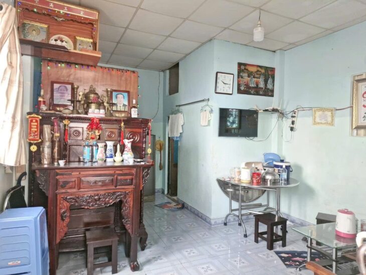 NHÀ QUẬN 7 + Kết Cấu Nhà: MT Đang Kinh Doanh gồm trệt, lầu, ST, gồm 2PN, 2WC, Sân Thượng, Bếp,